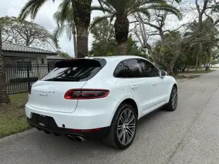 2016 Porsche Macan S