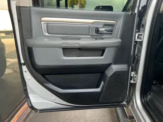 2016 RAM 1500 CREW CAB