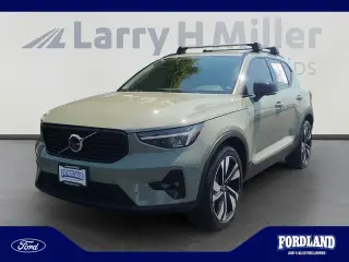 Volvo XC40 2023 AWD B5 Ultimate Dark Theme 4dr SUV
