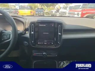Volvo XC40 2023 AWD B5 Ultimate Dark Theme 4dr SUV
