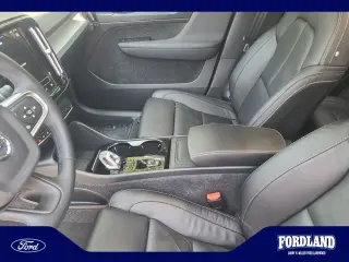 Volvo XC40 2023 AWD B5 Ultimate Dark Theme 4dr SUV