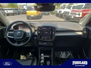 Volvo XC40 2023 AWD B5 Ultimate Dark Theme 4dr SUV