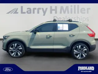 Volvo XC40 2023 AWD B5 Ultimate Dark Theme 4dr SUV