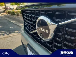 Volvo XC40 2023 AWD B5 Ultimate Dark Theme 4dr SUV