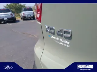 Volvo XC40 2023 AWD B5 Ultimate Dark Theme 4dr SUV