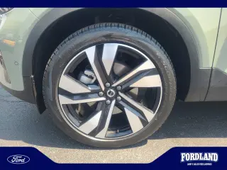 Volvo XC40 2023 AWD B5 Ultimate Dark Theme 4dr SUV