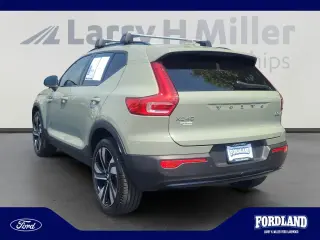 Volvo XC40 2023 AWD B5 Ultimate Dark Theme 4dr SUV