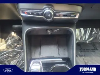 Volvo XC40 2023 AWD B5 Ultimate Dark Theme 4dr SUV
