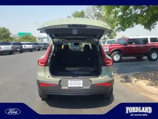 Volvo XC40 2023 AWD B5 Ultimate Dark Theme 4dr SUV