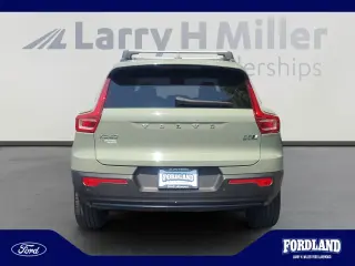 Volvo XC40 2023 AWD B5 Ultimate Dark Theme 4dr SUV