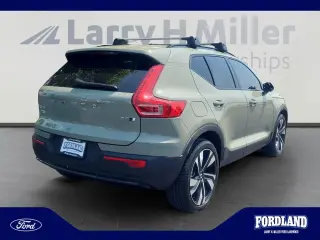 Volvo XC40 2023 AWD B5 Ultimate Dark Theme 4dr SUV