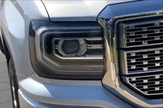 GMC Sierra 1500 2018 4x4 Denali 4dr Crew Cab 5.8 ft. SB