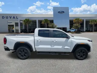 GMC Canyon 2024 4x2 Elevation 4dr Crew Cab 5 ft. SB