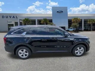 Kia Sorento 2023 LX 4dr SUV