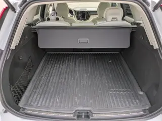 Volvo XC60 2022 B5 Momentum 4dr SUV