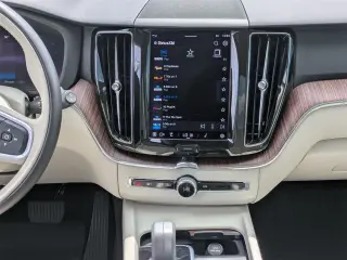 Volvo XC60 2022 B5 Momentum 4dr SUV