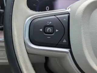 Volvo XC60 2022 B5 Momentum 4dr SUV