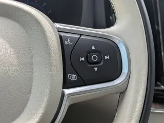 Volvo XC60 2022 B5 Momentum 4dr SUV