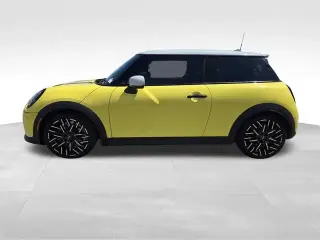 MINI Hardtop 2 Door 2025 Cooper S Signature Trim 2dr Hatchback