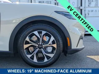 Ford Mustang Mach-E 2025 Select 4dr SUV