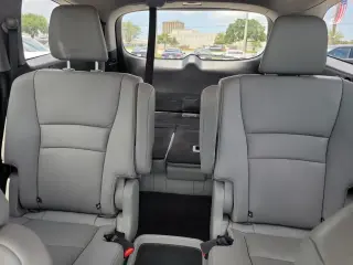 Honda Pilot 2020 AWD Touring 4dr SUV w/Rear Captain's Chairs