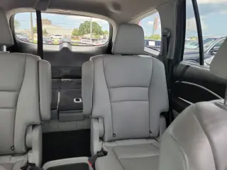 Honda Pilot 2020 AWD Touring 4dr SUV w/Rear Captain's Chairs