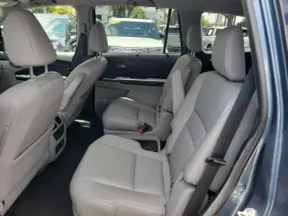 Honda Pilot 2020 AWD Touring 4dr SUV w/Rear Captain's Chairs