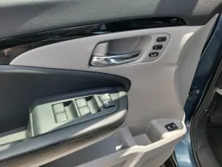 Honda Pilot 2020 AWD Touring 4dr SUV w/Rear Captain's Chairs