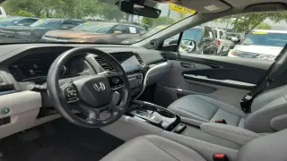 Honda Pilot 2020 AWD Touring 4dr SUV w/Rear Captain's Chairs