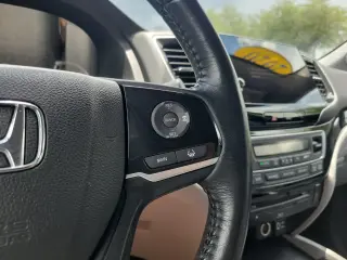 Honda Pilot 2020 AWD Touring 4dr SUV w/Rear Captain's Chairs