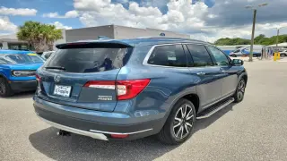 Honda Pilot 2020 AWD Touring 4dr SUV w/Rear Captain's Chairs