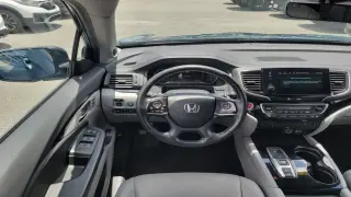 Honda Pilot 2020 AWD Touring 4dr SUV w/Rear Captain's Chairs