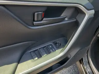 Toyota RAV4 2019 LE 4dr SUV
