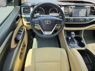 Toyota Highlander 2017 AWD XLE 4dr SUV