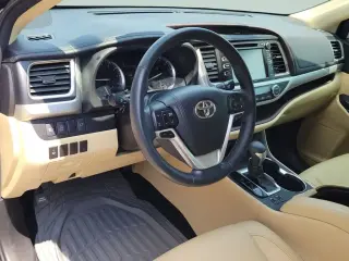Toyota Highlander 2017 AWD XLE 4dr SUV