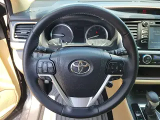 Toyota Highlander 2017 AWD XLE 4dr SUV