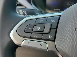 Volkswagen Taos 2023 SE 4dr SUV