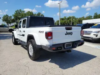 Jeep Gladiator 2022 4x4 Sport 4dr Crew Cab 5.0 ft. SB