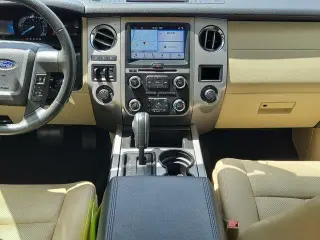 Ford Expedition 2017 4x4 XLT 4dr SUV