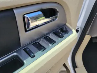 Ford Expedition 2017 4x4 XLT 4dr SUV