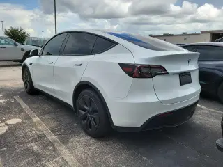 Tesla Model Y 2024 Long Range 4dr Crossover