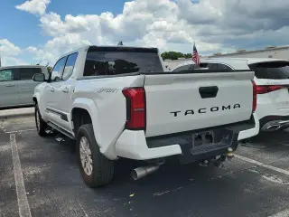 Toyota Tacoma 2024 4x2 SR5 4dr Double Cab 5.0 ft SB