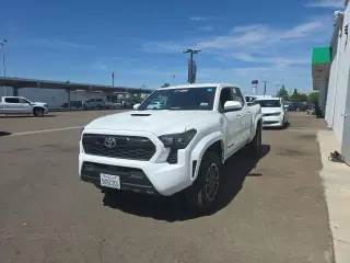 Toyota Tacoma 2024 4x2 SR5 4dr Double Cab 5.0 ft SB