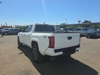 Toyota Tacoma 2024 4x2 SR5 4dr Double Cab 5.0 ft SB
