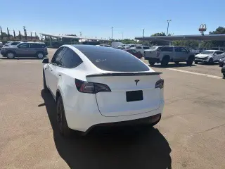 Tesla Model Y 2023 AWD 4dr Crossover
