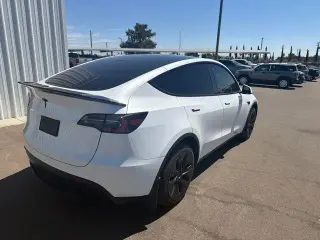 Tesla Model Y 2023 AWD 4dr Crossover
