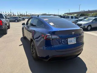 Tesla Model Y 2023 AWD 4dr Crossover
