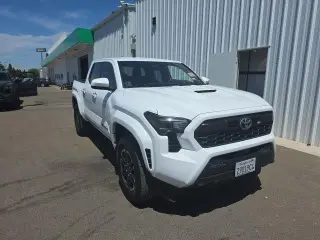 Toyota Tacoma 2024 4x2 SR5 4dr Double Cab 5.0 ft SB