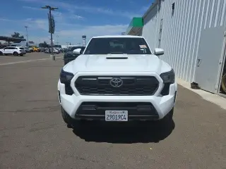 Toyota Tacoma 2024 4x2 SR5 4dr Double Cab 5.0 ft SB