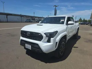Toyota Tacoma 2024 4x2 SR5 4dr Double Cab 5.0 ft SB